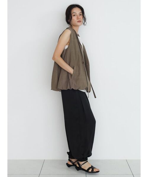 FIKA.(フィーカ)の「Long strap balloon vest(シャツ/ブラウス・レディース・ブラウン/グレー/ブラック・FREE)」の11枚目の写真