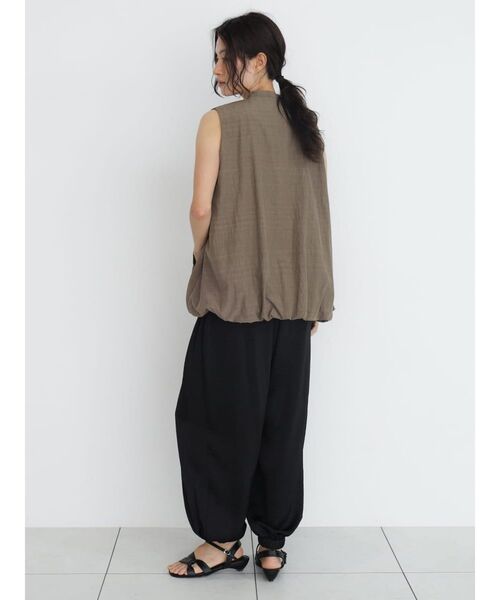 FIKA.(フィーカ)の「Long strap balloon vest(シャツ/ブラウス・レディース・ブラウン/グレー/ブラック・FREE)」の12枚目の写真