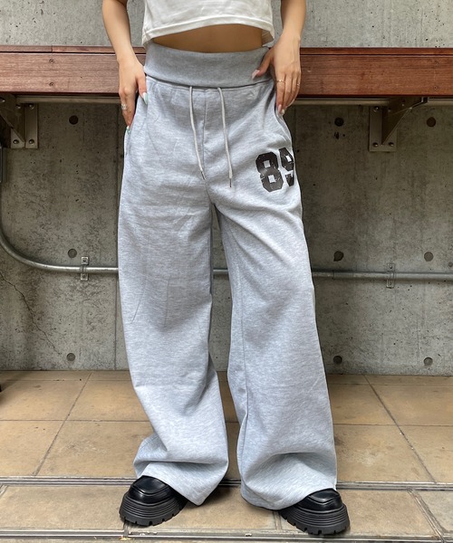 ROGER AND RAW(ロジャーアンドロウ)の「ナンバリング ワイドスウェットパンツ(スウェットパンツ・レディース・グレー/ブラック・FREE)」の1枚目の写真