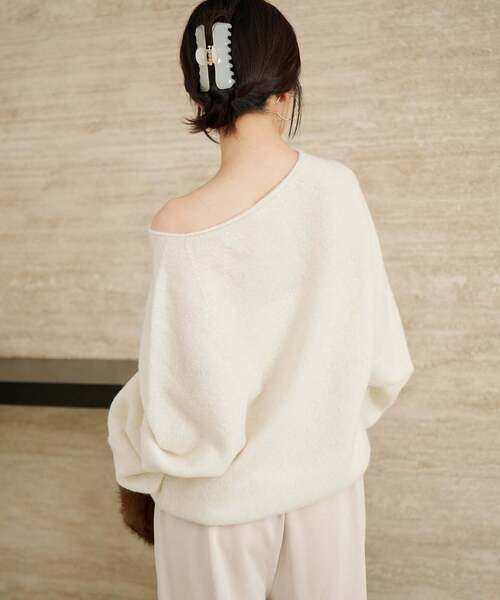 plage(プラージュ)の「《追加》Baby Alpaca ラグラン プルオーバー(ニット/セーター・レディース・チャコールグレー/サックスブルー/ホワイト/ナチュラル・FREE)」の19枚目の写真