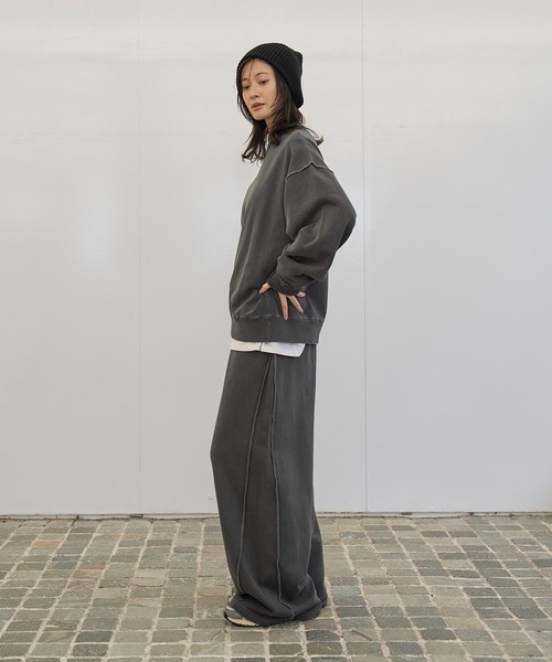 meilmada（メイルマダ）の「ピグメントスウェットセットアップ（セットアップ・レディース・アイボリー/チャコールグレー・FREE）」の4枚目の写真