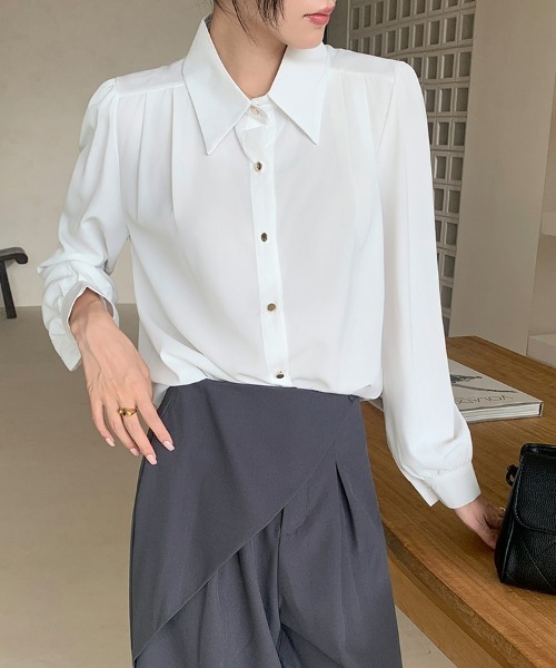 HANDO（ハンド）の「秋を先取り♪ きれいめ パフスリーブ 長袖ブラウス ゆったり 【オフィスカジュアル】【きれいめカジュアル】 レディース韓国風（シャツ/ブラウス・レディース・ブルー/ホワイト/ブラック/ベージュ・フリー）」の5枚目の写真