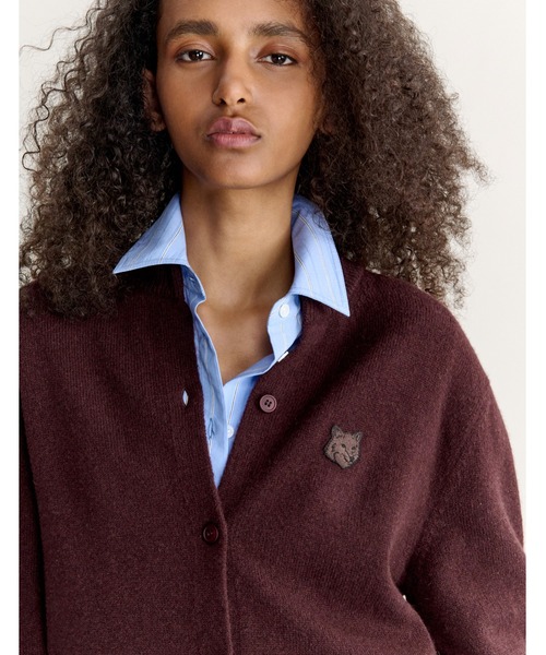 Maison Kitsune(メゾンキツネ)の「FOX HEAD LAMBSWOOL HIGH NECK CARDIGAN(カーディガン/ボレロ・レディース・ブラウン/ライトベージュ・M/XS/L/XL/S)」の2枚目の写真