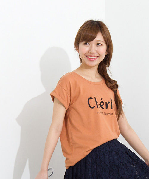 NATURAL BEAUTY BASIC（ナチュラルビューティーベーシック）の「かすれロゴ×ラインストーンＴシャツ（Tシャツ/カットソー・レディース・ブラック/ホワイト系その他/ベージュ系その他・MEDIUM）」の3枚目の写真