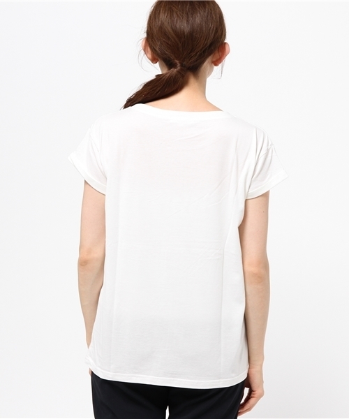 NATURAL BEAUTY BASIC（ナチュラルビューティーベーシック）の「かすれロゴ×ラインストーンＴシャツ（Tシャツ/カットソー・レディース・ブラック/ホワイト系その他/ベージュ系その他・MEDIUM）」の6枚目の写真