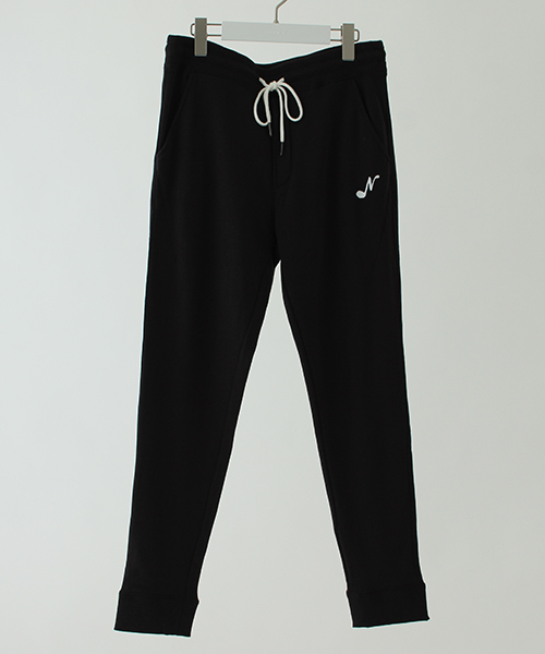NUMBER (N)INE DENIM（ナンバーナインデニム）の「【NUMBER (N)INE DENIM】STUDIOUS限定音符プリントスウェットテーパードジョガーパンツ（その他パンツ・メンズ・ブラック/グレー・SMALL/LARGE/MEDIUM）」の2枚目の写真