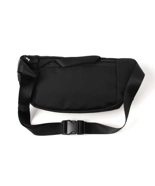 Aer（エアー）の「◇Aer / エアー DAY SLING（ボディバッグ/ウエストポーチ・メンズ・ブラック/チャコールグレー・FREE）」の3枚目の写真