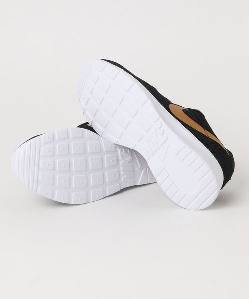 NIKE（ナイキ）の「NIKE（ナイキ）ウィメンズタンジュン（スニーカー・レディース・ブラック/シルバー/ゴールド/ブラック系その他・23/24/23.5/24.5）」の6枚目の写真