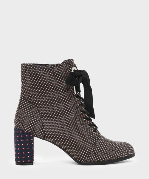 CHARLES & KEITH（チャールズ & キース）の「リボンボウブロックヒールブーツ / RIBBON BOW BLOCK HEEL BOOTS（ブーツ・レディース・ブラウン/マルチ/ブラック・23cm/24.5cm/25.5cm/22.5cm/23.5cm/25cm）」の3枚目の写真