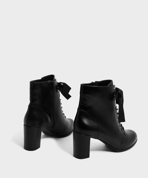 CHARLES & KEITH（チャールズ & キース）の「リボンボウブロックヒールブーツ / RIBBON BOW BLOCK HEEL BOOTS（ブーツ・レディース・ブラウン/マルチ/ブラック・23cm/24.5cm/25.5cm/22.5cm/23.5cm/25cm）」の6枚目の写真