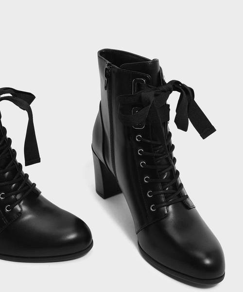 CHARLES & KEITH（チャールズ & キース）の「リボンボウブロックヒールブーツ / RIBBON BOW BLOCK HEEL BOOTS（ブーツ・レディース・ブラウン/マルチ/ブラック・23cm/24.5cm/25.5cm/22.5cm/23.5cm/25cm）」の10枚目の写真