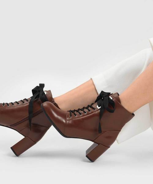 CHARLES & KEITH（チャールズ & キース）の「リボンボウブロックヒール