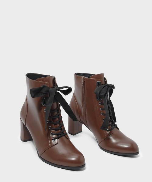 CHARLES & KEITH（チャールズ & キース）の「リボンボウブロックヒールブーツ / RIBBON BOW BLOCK HEEL BOOTS（ブーツ・レディース・ブラウン/マルチ/ブラック・23cm/24.5cm/25.5cm/22.5cm/23.5cm/25cm）」の8枚目の写真