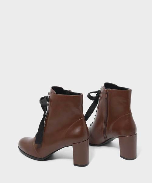CHARLES & KEITH（チャールズ & キース）の「リボンボウブロックヒールブーツ / RIBBON BOW BLOCK HEEL BOOTS（ブーツ・レディース・ブラウン/マルチ/ブラック・23cm/24.5cm/25.5cm/22.5cm/23.5cm/25cm）」の15枚目の写真