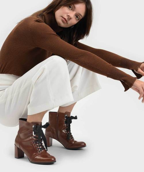 CHARLES & KEITH（チャールズ & キース）の「リボンボウブロックヒールブーツ / RIBBON BOW BLOCK HEEL BOOTS（ブーツ・レディース・ブラウン/マルチ/ブラック・23cm/24.5cm/25.5cm/22.5cm/23.5cm/25cm）」の11枚目の写真