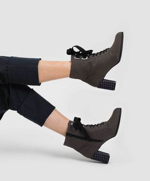 CHARLES & KEITH（チャールズ & キース）の「リボンボウブロックヒールブーツ / RIBBON BOW BLOCK HEEL BOOTS（ブーツ・レディース・ブラウン/マルチ/ブラック・23cm/24.5cm/25.5cm/22.5cm/23.5cm/25cm）」の13枚目の写真