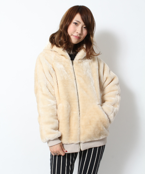 WEGO（ウィゴー）の「WEGO/フェイクファーフードブルゾン（ブルゾン・レディース・ブラック/アイボリー・FREE）」の3枚目の写真