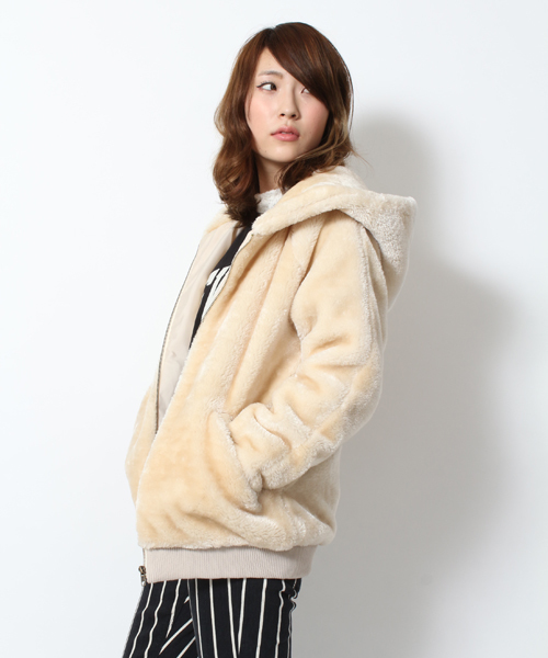 WEGO（ウィゴー）の「WEGO/フェイクファーフードブルゾン（ブルゾン・レディース・ブラック/アイボリー・FREE）」の4枚目の写真