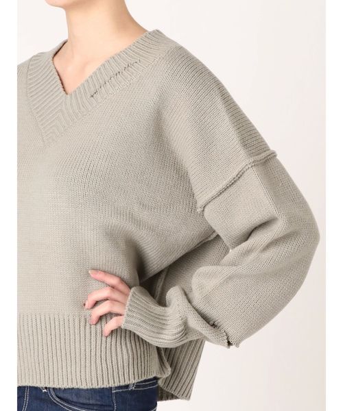 GYDA（ジェイダ）の「VネックダメージニットTOPS（ニット/セーター・レディース・ベージュ/カーキ/ピンク/アイボリー・FREE）」の8枚目の写真