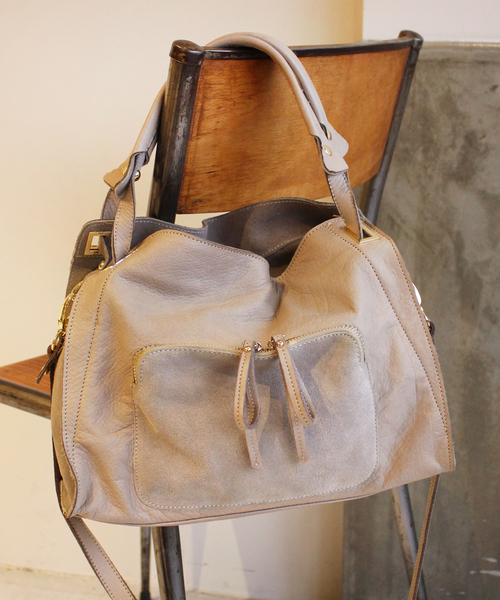 BEAUTY&YOUTH UNITED ARROWS(ビューティーアンドユースユナイテッドアローズ)の「BYTF∵ コンビレザージップ2ウェイトートバッグ2¨◆(ショルダーバッグ・レディース・ブラック/グレー/ナチュラル/ネイビー/ベージュ/マスタード/ライトグレー/ブラウン/その他1・FREE)」の5枚目の写真