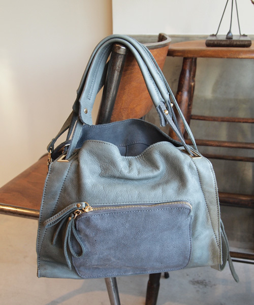 BEAUTY&YOUTH UNITED ARROWS(ビューティーアンドユースユナイテッドアローズ)の「BYTF∵ コンビレザージップ2ウェイトートバッグ2¨◆(ショルダーバッグ・レディース・ブラック/グレー/ナチュラル/ネイビー/ベージュ/マスタード/ライトグレー/ブラウン/その他1・FREE)」の1枚目の写真