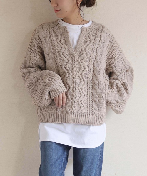 HER CLOSET(ハークローゼット)の「【HERCLOSET】ケーブル編みボリュームスリーブキーネックニット(ニット/セーター・レディース・ベージュ/アイボリー/ミント・M)」の2枚目の写真