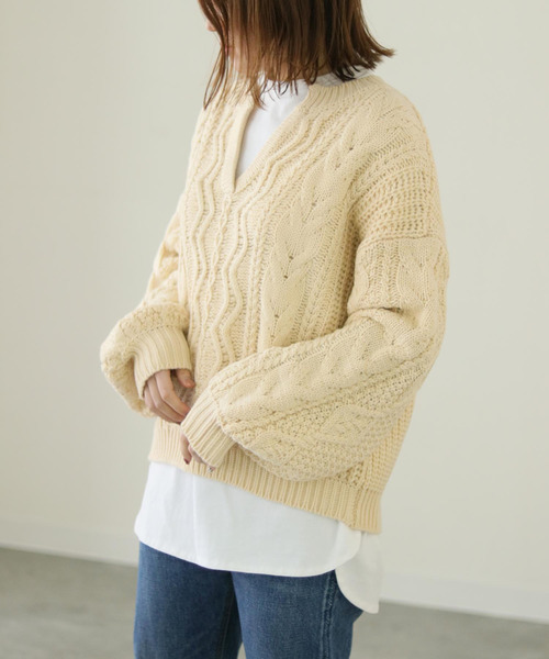 HER CLOSET(ハークローゼット)の「【HERCLOSET】ケーブル編みボリュームスリーブキーネックニット(ニット/セーター・レディース・ベージュ/アイボリー/ミント・M)」の1枚目の写真