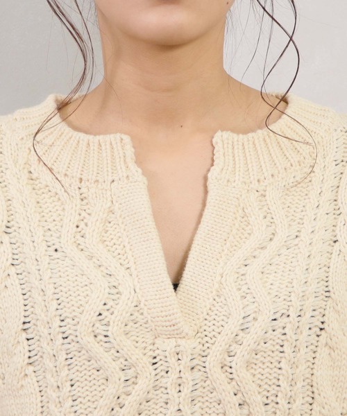 HER CLOSET(ハークローゼット)の「【HERCLOSET】ケーブル編みボリュームスリーブキーネックニット(ニット/セーター・レディース・ベージュ/アイボリー/ミント・M)」の11枚目の写真