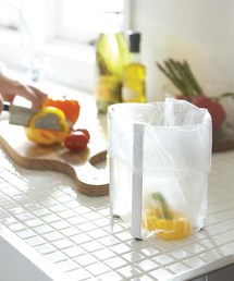 212 KITCHEN STORE（トゥワントゥキッチンストア）の「ポリ袋エコホルダー WH 山崎実業 ＜tower タワー＞（掃除グッズ）」