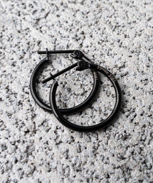 Pledge（プレッジ）の「Pledge（プレッジ）/フープ ピアス（ペア）（ピアス（両耳用）・メンズ・ゴールド/ブラック/シルバー・FREE）」の2枚目の写真