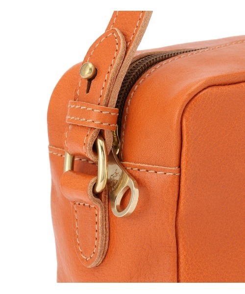 IL BISONTE（イルビゾンテ）の「IL BISONTE / ORIGINAL LEATHER / クロスボディバッグ（ショルダーバッグ・レディース・ブラック/ダークブラウン/オリーブ/グリーン/ライトブラウン/レンガ/ナチュラル/グレー/レッド・FREE）」の14枚目の写真