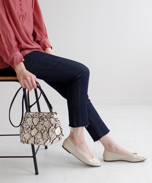 AmiAmi（アミアミ）の「ソフトレザースクエアトゥフラットパンプス（パンプス・レディース・ブラック/ベージュ/オリーブ/アイボリー/パイソン・LL/S/M/L）」の20枚目の写真