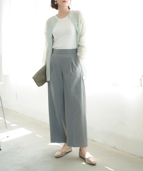 AmiAmi（アミアミ）の「ソフトレザースクエアトゥフラットパンプス（パンプス・レディース・ブラック/ベージュ/オリーブ/アイボリー/パイソン・LL/S/M/L）」の6枚目の写真