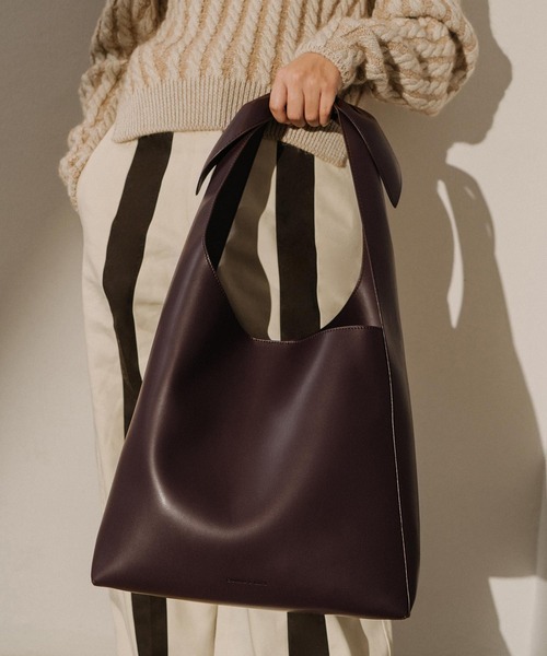 CHARLES & KEITH（チャールズ & キース）の「ノッティドハンドル ホーボーバッグ / Knotted Handle Hobo Bag（ショルダーバッグ・レディース・ブラック/ダークブラウン/ライトアッシュグレー・XL）」の20枚目の写真
