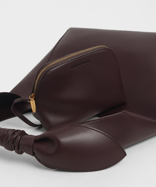 CHARLES & KEITH（チャールズ & キース）の「ノッティドハンドル ホーボーバッグ / Knotted Handle Hobo Bag（ショルダーバッグ・レディース・ブラック/ダークブラウン/ライトアッシュグレー・XL）」の21枚目の写真