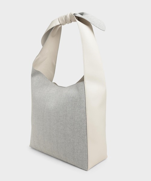 CHARLES & KEITH（チャールズ & キース）の「ノッティドハンドル ホーボーバッグ / Knotted Handle Hobo Bag（ショルダーバッグ・レディース・ブラック/ダークブラウン/ライトアッシュグレー・XL）」の12枚目の写真