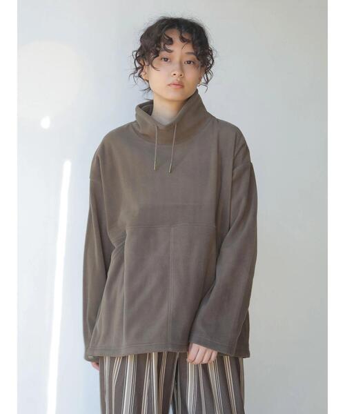 AMERICAN HOLIC(アメリカンホリック)の「スタンドカラーポケット付きフリースプルオーバー *(Tシャツ/カットソー・レディース・ブラック/ベージュ/モカ・M/L)」の2枚目の写真