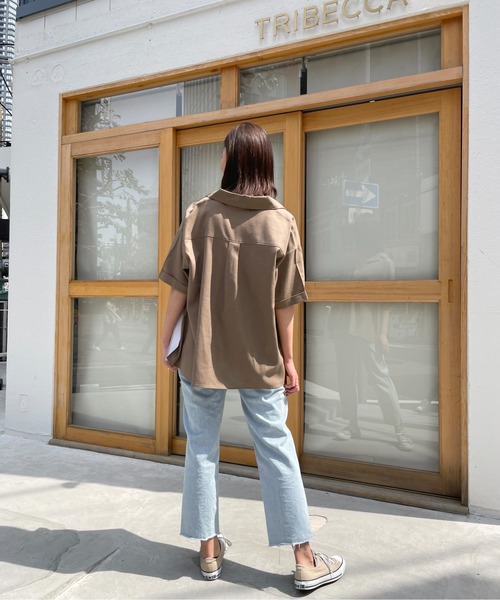 Meli rich（メリーリッチ）の「ポケット付き。ゆったりリネンオープンカラーシャツ（シャツ/ブラウス・レディース・ブラック/ベージュ/ライトグリーン/モカ/ナチュラル/ブラウン/カーキ/アイボリー/ブラック系・MEDIUM）」の19枚目の写真