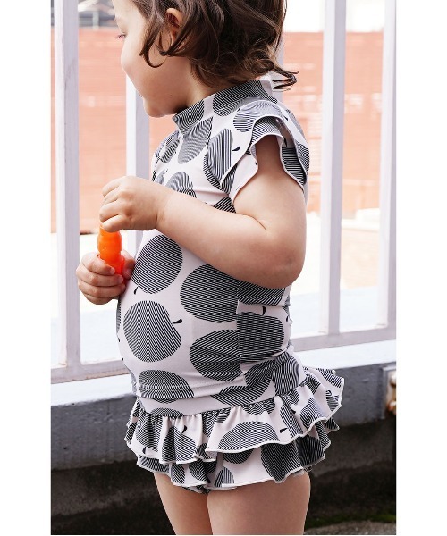 quoti use fith（クゥオティ　ユース　フィス）の「リンゴ柄 ガールズセットアップ（水着・キッズ・ブラック/ブルー/レッド・80/120/100/110/130/90）」の5枚目の写真