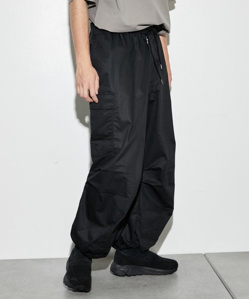 PUBLIC TOKYO（パブリックトウキョウ）の「コットンツイルバルーンカーゴパンツ（カーゴパンツ・メンズ・ブラック/ライトベージュ・1/2）」の11枚目の写真