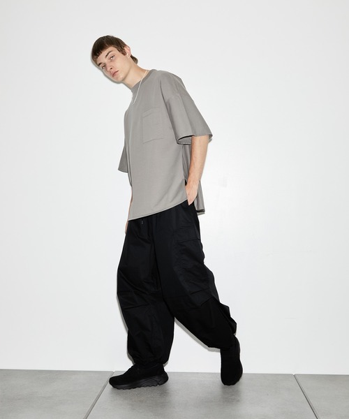 PUBLIC TOKYO（パブリックトウキョウ）の「コットンツイルバルーンカーゴパンツ（カーゴパンツ・メンズ・ブラック/ライトベージュ・1/2）」の7枚目の写真