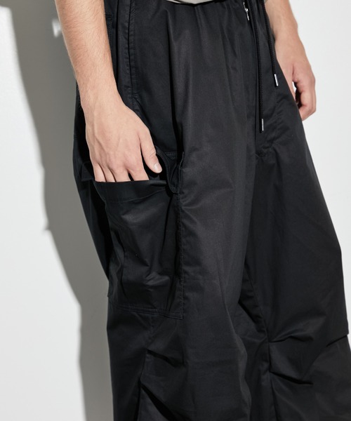 PUBLIC TOKYO（パブリックトウキョウ）の「コットンツイルバルーンカーゴパンツ（カーゴパンツ・メンズ・ブラック/ライトベージュ・1/2）」の6枚目の写真