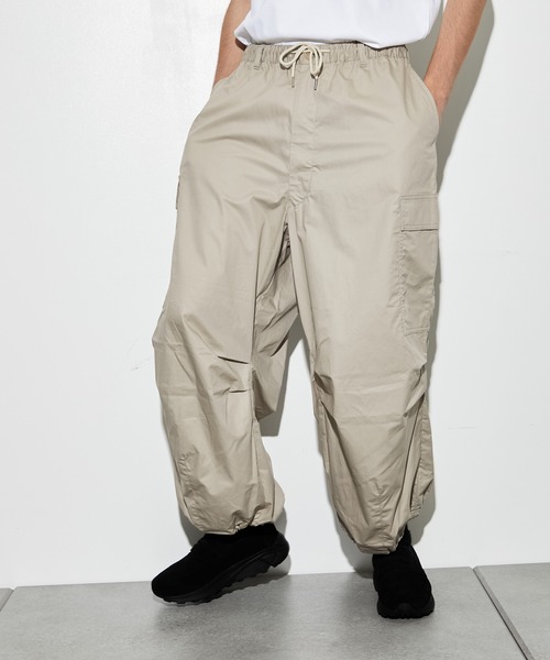 PUBLIC TOKYO（パブリックトウキョウ）の「コットンツイルバルーンカーゴパンツ（カーゴパンツ・メンズ・ブラック/ライトベージュ・1/2）」の12枚目の写真