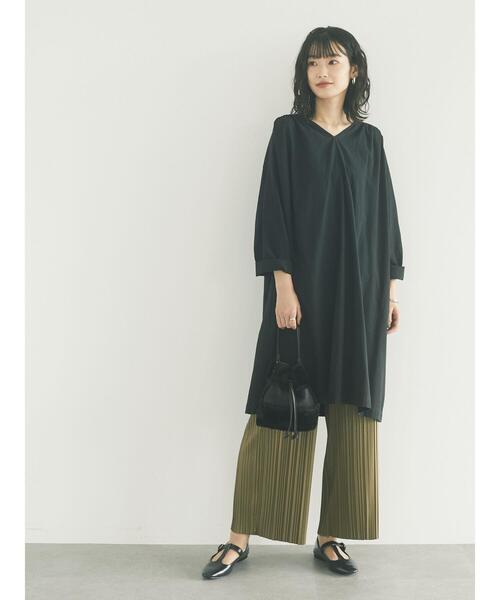 CRAFT STANDARD BOUTIQUE（クラフトスタンダードブティック）の「Vネックギャザーワンピース　＊◇（ワンピース・レディース・テラコッタ/ブラック/モカ/マスタード・FREE）」の8枚目の写真