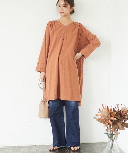 CRAFT STANDARD BOUTIQUE（クラフトスタンダードブティック）の「Vネックギャザーワンピース　＊◇（ワンピース・レディース・テラコッタ/ブラック/モカ/マスタード・FREE）」の3枚目の写真