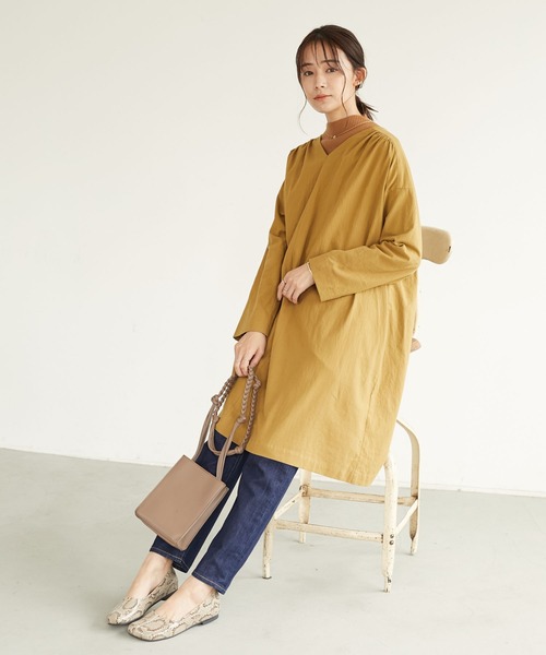 CRAFT STANDARD BOUTIQUE（クラフトスタンダードブティック）の「Vネックギャザーワンピース　＊◇（ワンピース・レディース・テラコッタ/ブラック/モカ/マスタード・FREE）」の4枚目の写真