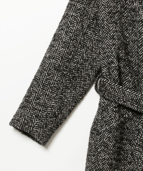 BRILLA per il gusto(ブリッラペルイルグースト)の「PALTO / ヘリンボーン 4ボタンダブル ベルテッドコート(トレンチコート・メンズ・ブラック・46/44/48)」の6枚目の写真