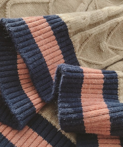 SMILE ORCHID（スマイルオーキッド）の「Vネック配色ニットベスト（ニット/セーター・レディース・グレー/ブルー/グレイッシュベージュ・FREE）」の6枚目の写真