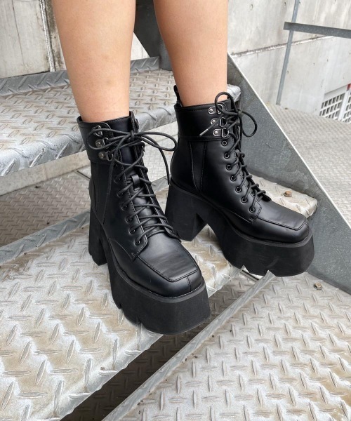 FIG&VIPER(フィグアンドバイパー)の「シャークソールレースアップベルトブーツ(ブーツ・レディース・ブラック・SMALL/MEDIUM/LARGE)」の1枚目の写真
