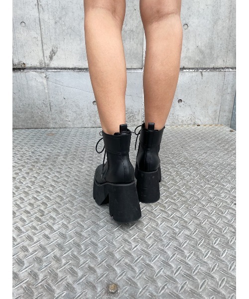 FIG&VIPER(フィグアンドバイパー)の「シャークソールレースアップベルトブーツ(ブーツ・レディース・ブラック・SMALL/MEDIUM/LARGE)」の5枚目の写真